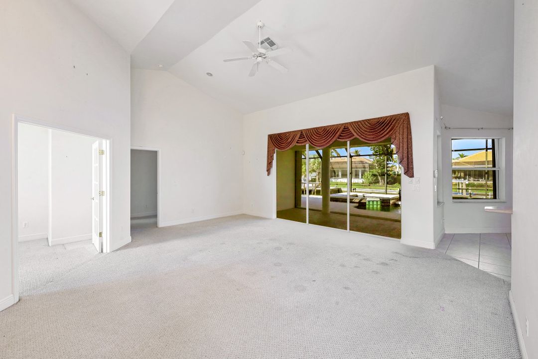 718 Nautilus Ct, Marco Island, FL 34145