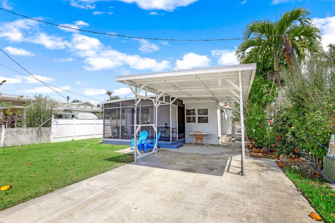 625 Palm Dr, Goodland, FL 34140