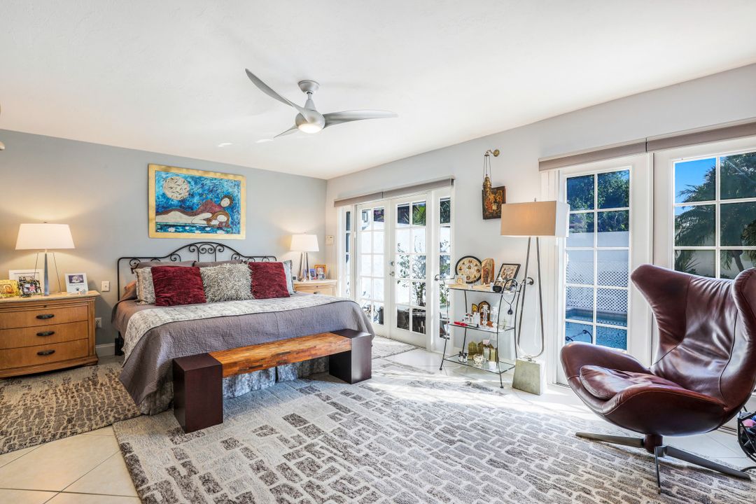 543 Bay Villas Ln, Naples, FL 34108