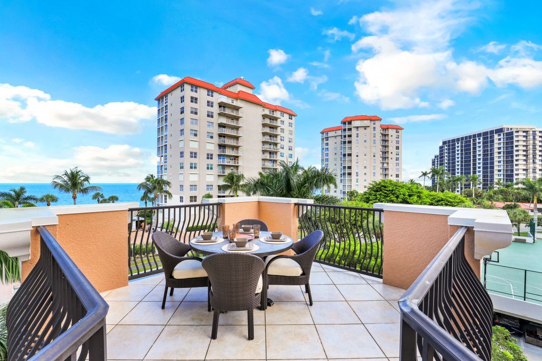 10620 Gulf Shore Dr #401, Naples, FL 34108