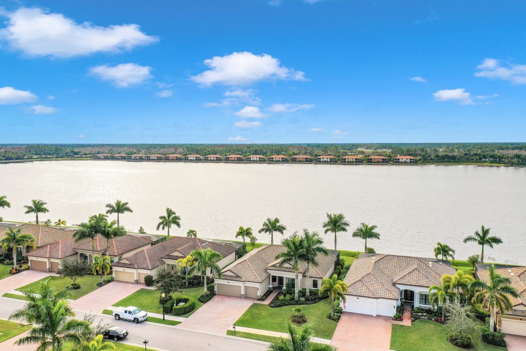 10066 Biscayne Bay Ln, Naples, FL 34120