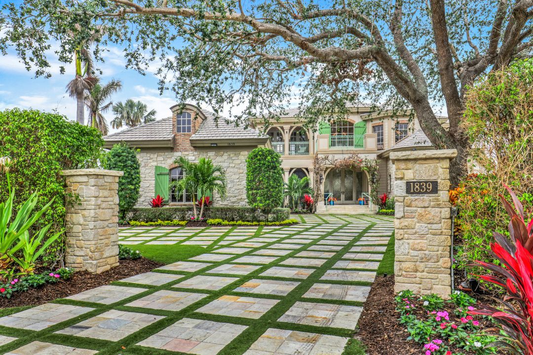 1839 Hurricane Harbor Ln, Naples, FL 34102