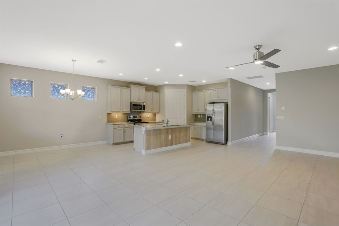 16387 Barclay Ct, Naples, FL 34110