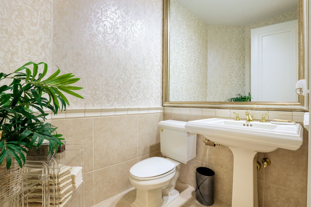 1064 Grand Isle Dr, Naples, FL 34108