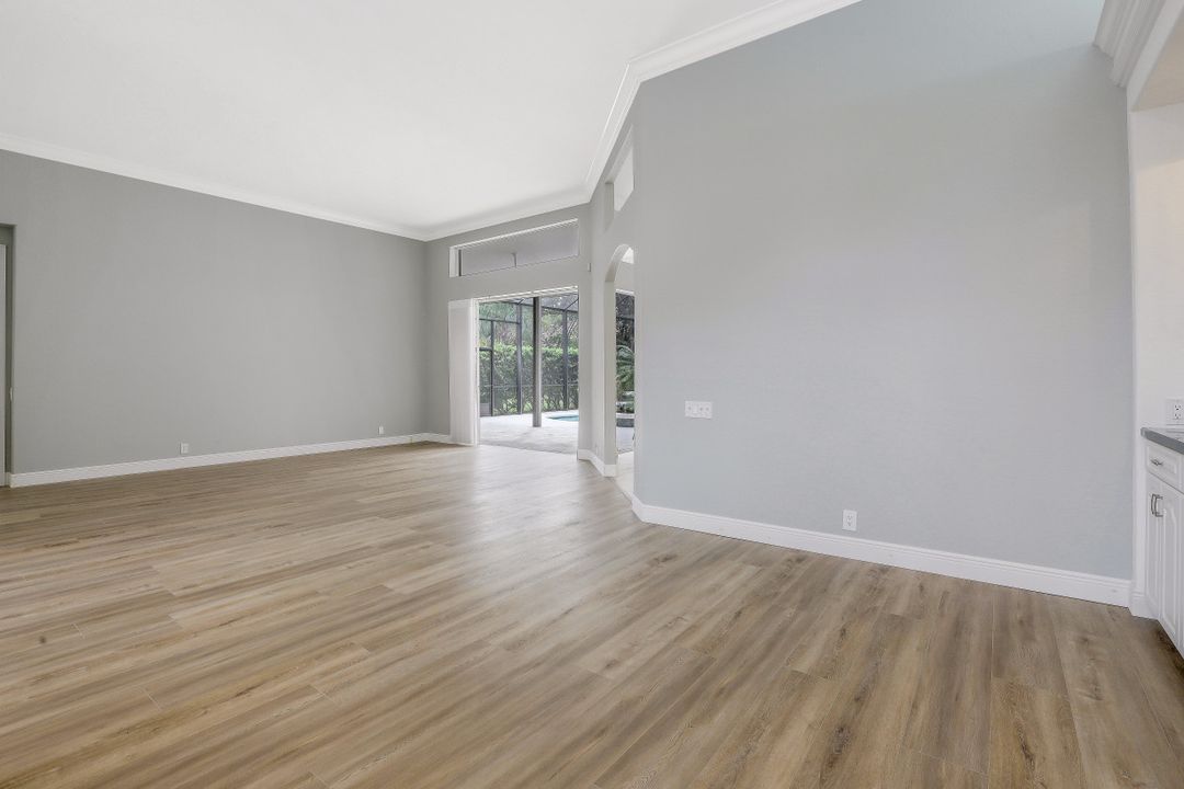 518 Wedgewood Way, Naples, FL 34119