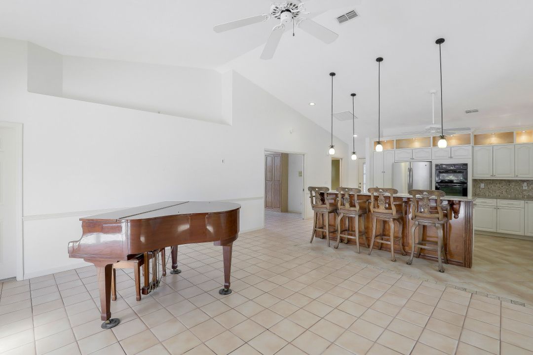 158 St James Way, Naples, FL 34104