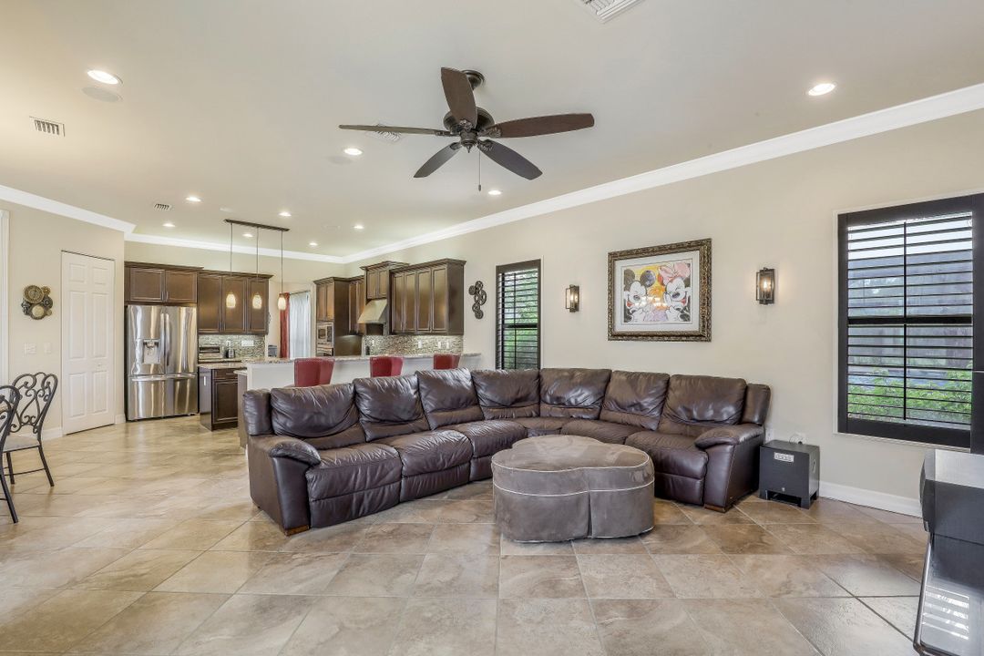 3910 Glacier Ct, Naples, FL 34119