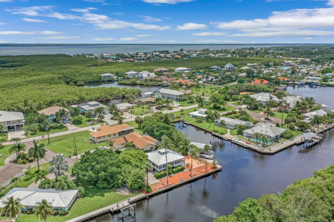 2825 Tern Ct, Saint James City, FL 33956