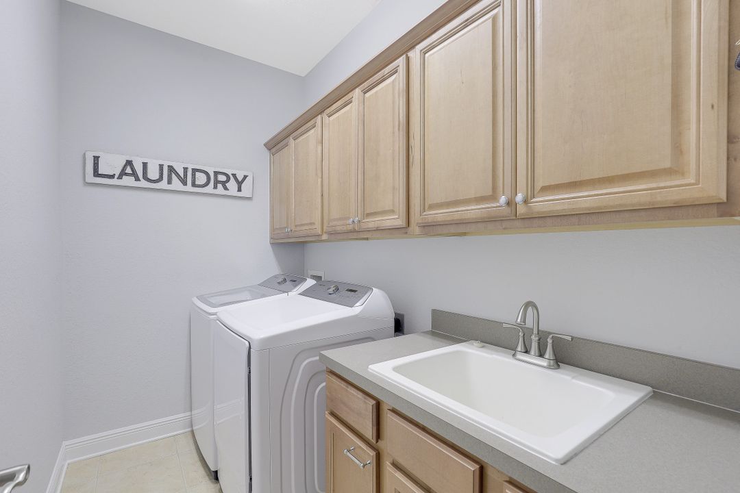 10621 Sir Michaels Pl Dr, Bonita Springs, FL 34135