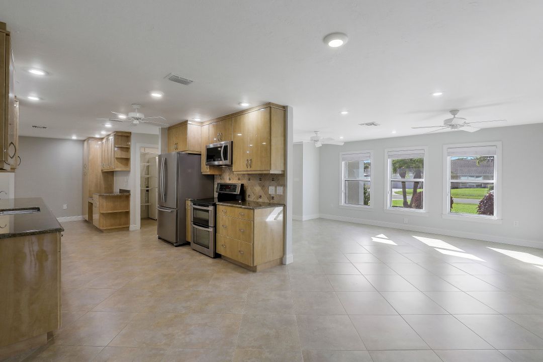 128 Coral Vine Dr, Naples, FL 34110