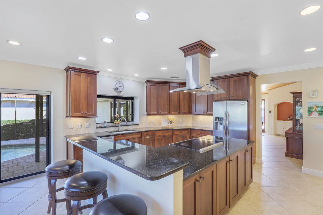 1160 Abbeville Ct, Marco Island, FL 34145