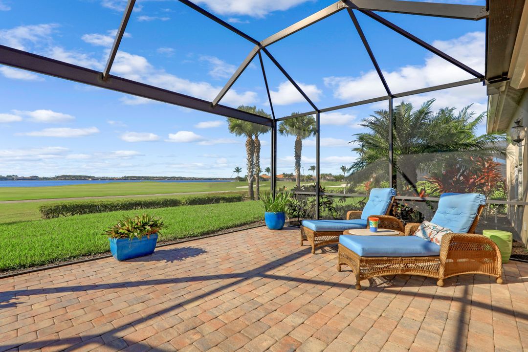 9005 Quarry Dr, Naples, FL 34120