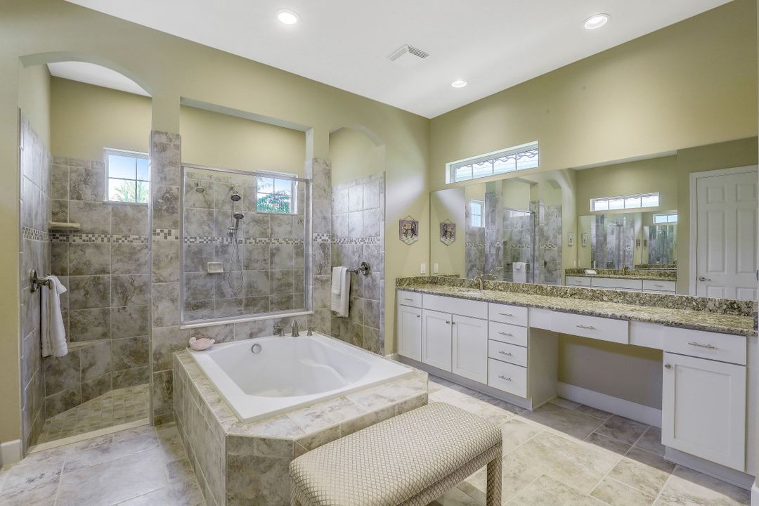 9075 Graphite Cir, Naples, FL 34120