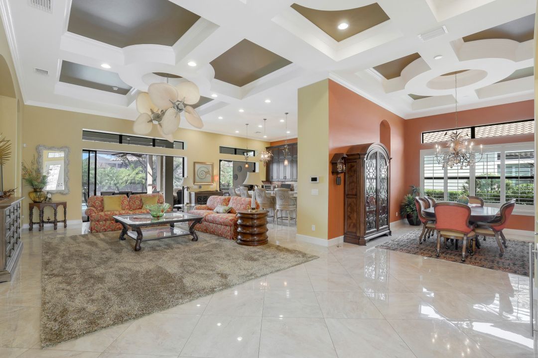 8651 Amour Ct, Naples, FL 34119