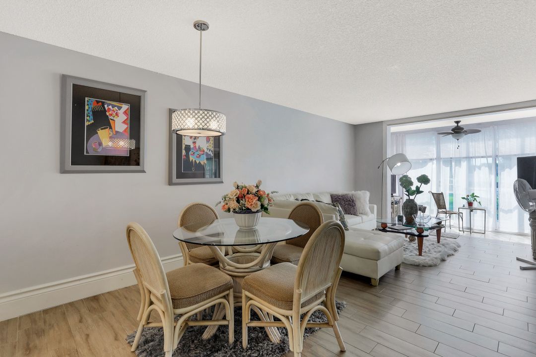 100 Forest Lakes Blvd #112, Naples, FL 34105