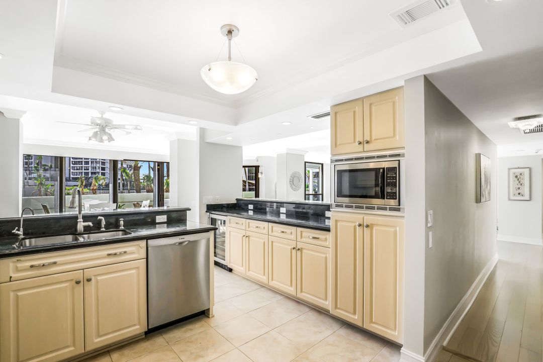 4401 Gulf Shore Blvd N #D-207, Naples, FL 34103