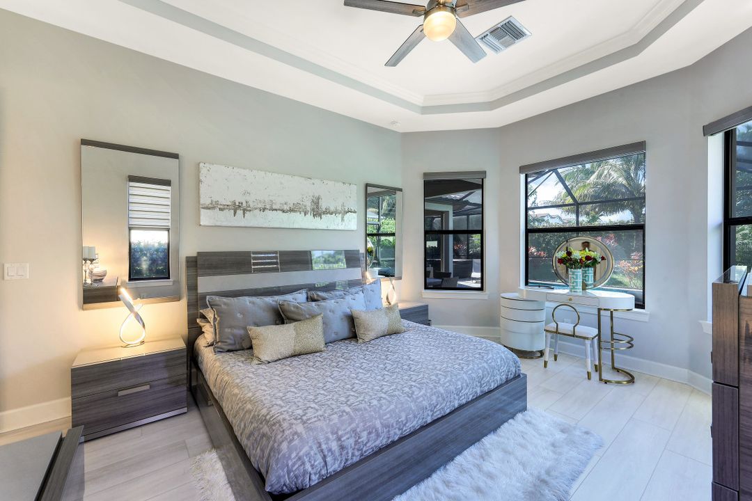 8696 Dilillo Ct, Naples, FL 34119