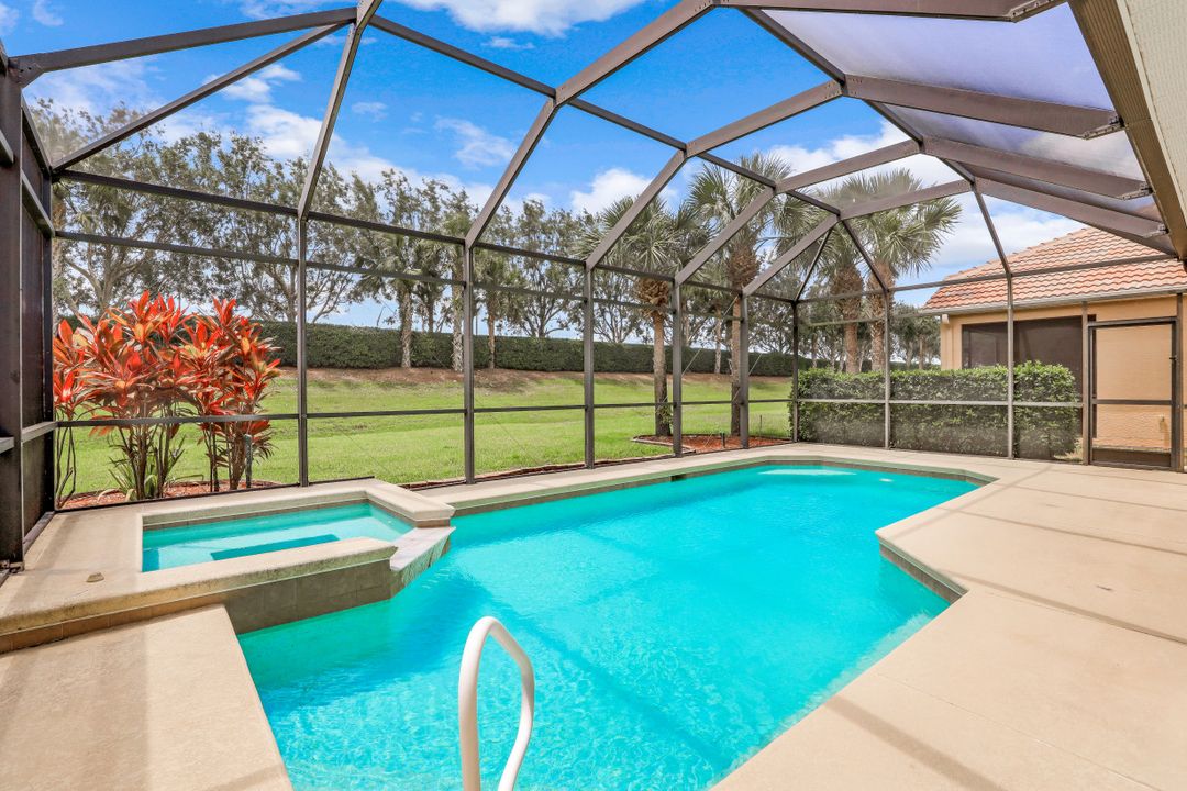 2039 Sagebrush Cir, Naples, FL 34120