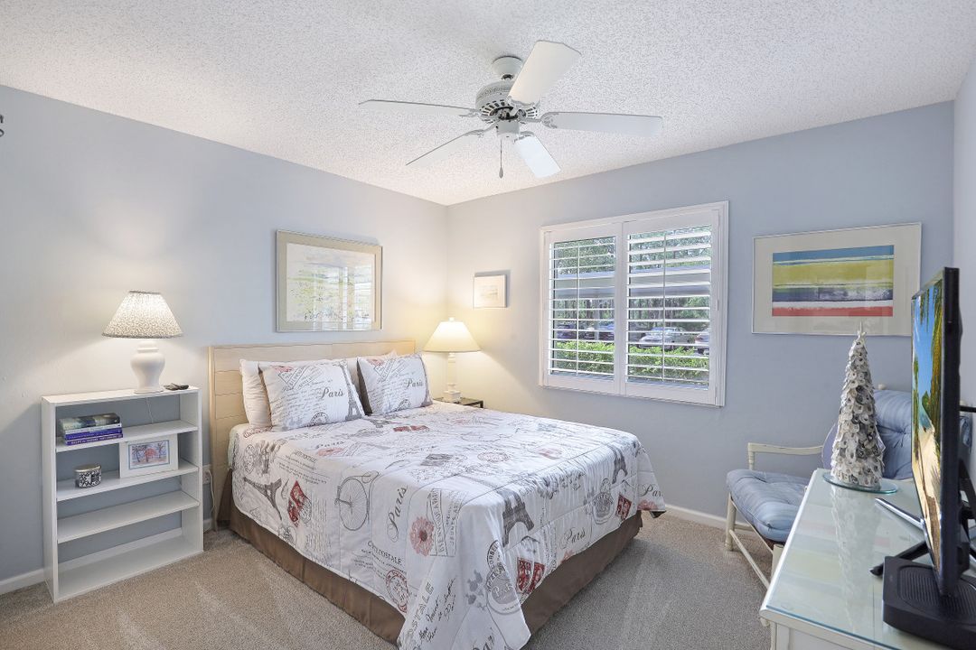 5792 Deauville Cir, Naples, FL 34112