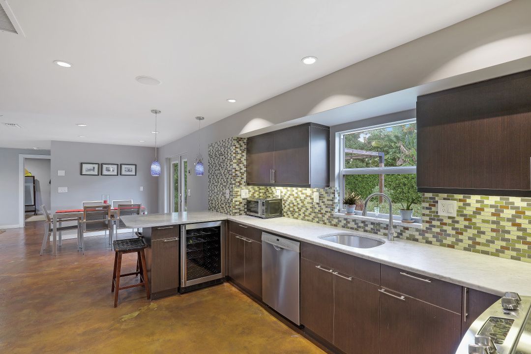 2697 Outrigger Ln, Naples, FL 34104