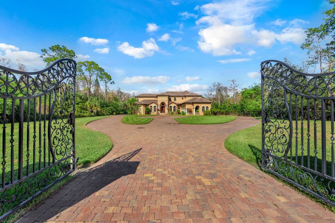 3645 7th Ave NW, Naples, FL 34120