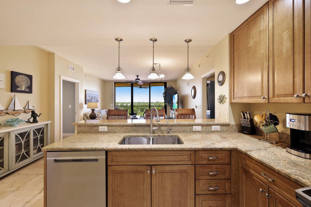 5781 Cape Harbour Dr #605, Cape Coral, FL 33914