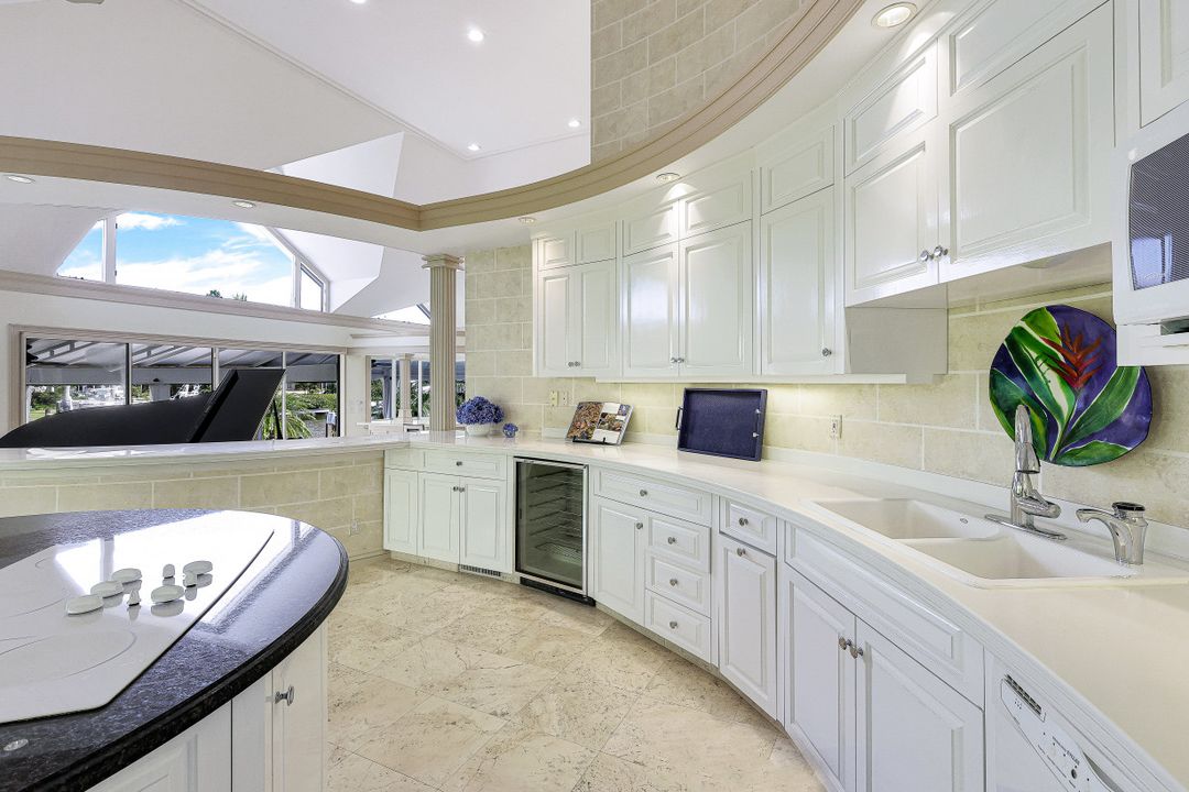 925 Spyglass Ln, Naples, FL 34102