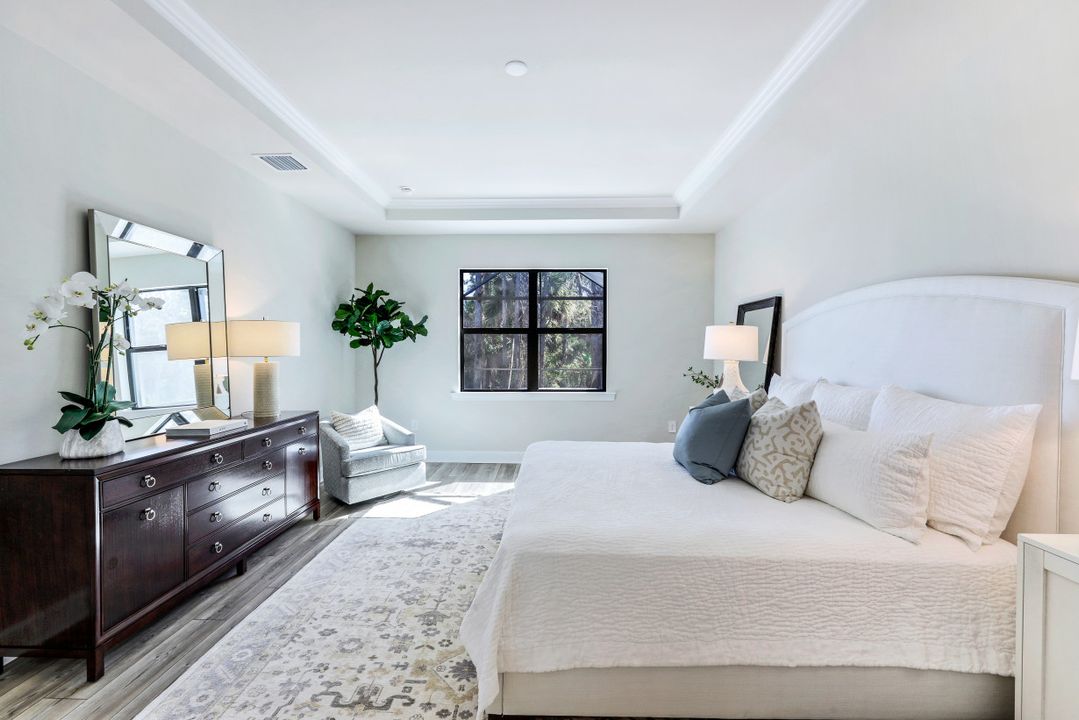 9528 Curlew Dr, Naples, FL 34120