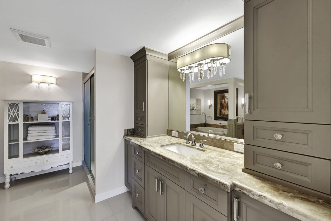 5601 Turtle Bay Dr #203, Naples, FL 34108