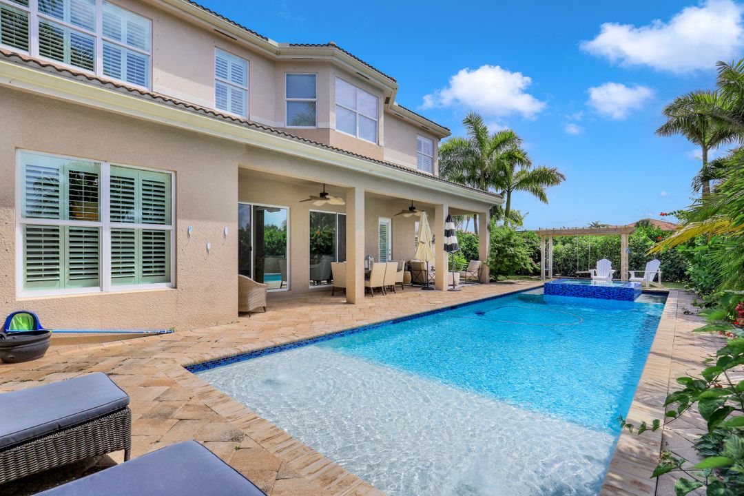 6558 Monterey Point, Naples, FL 34105