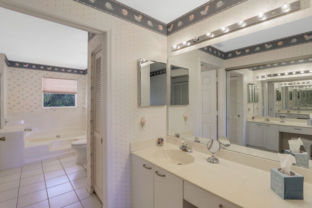 524 Woodshire Ln #E1, Naples, FL 34105