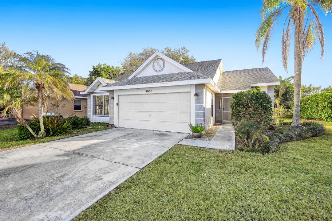 3658 Kent Dr, Naples, FL 34112