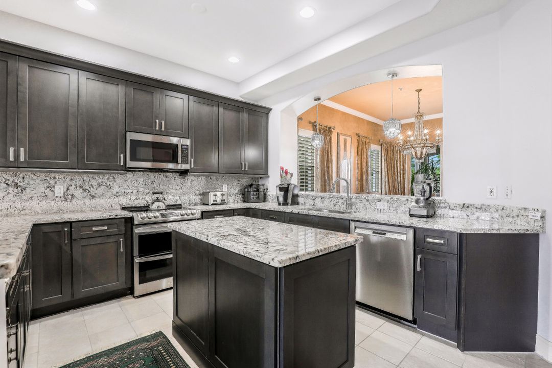 2609 Estrella Dr #1903, Naples, FL 34109