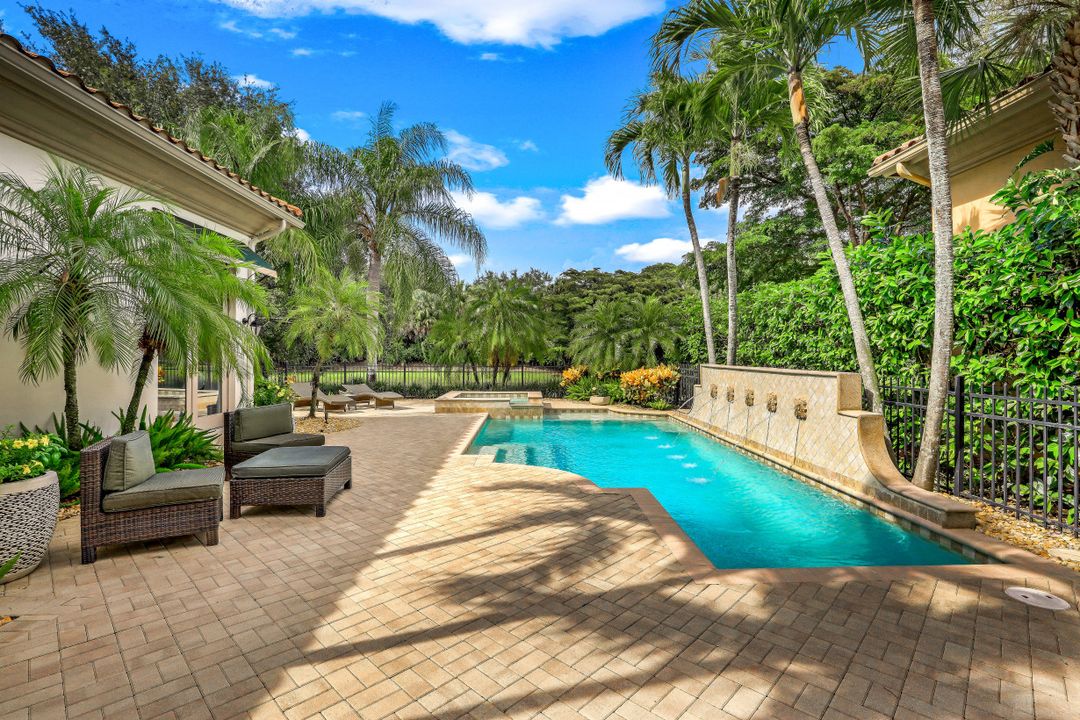 15655 Villoresi Way, Naples, FL 34110