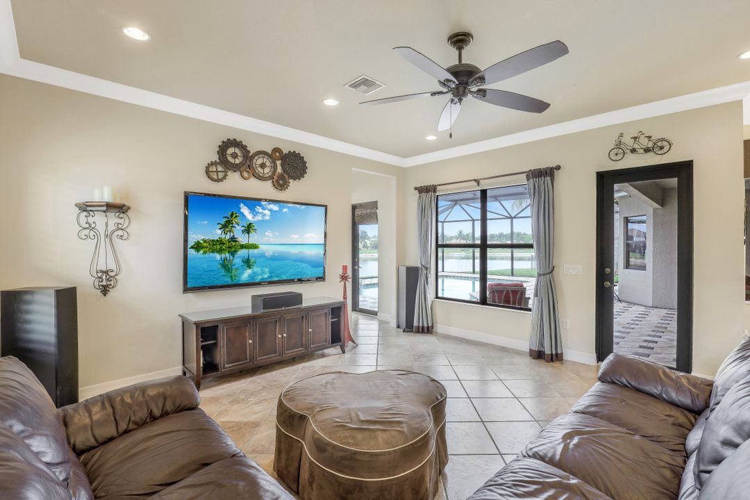 3910 Glacier Ct, Naples, FL 34119