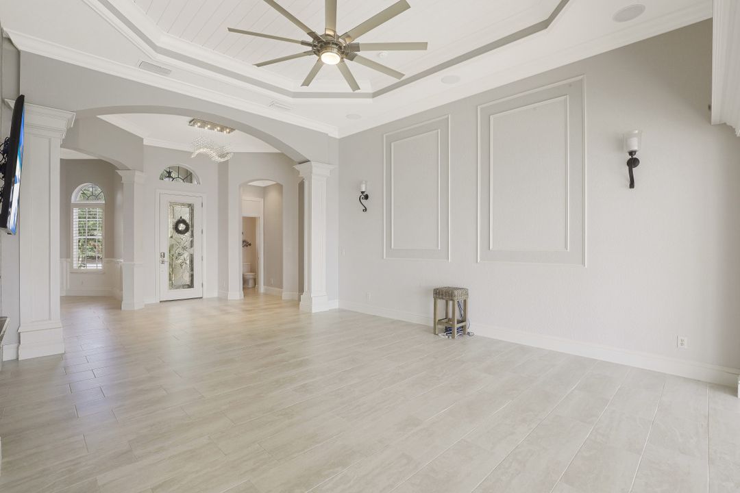 8826 Spinner Cove Ln, Naples, FL 34120