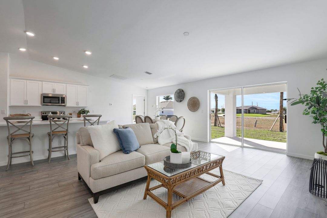 208 NW 28th Terrace, Cape Coral, FL 33993