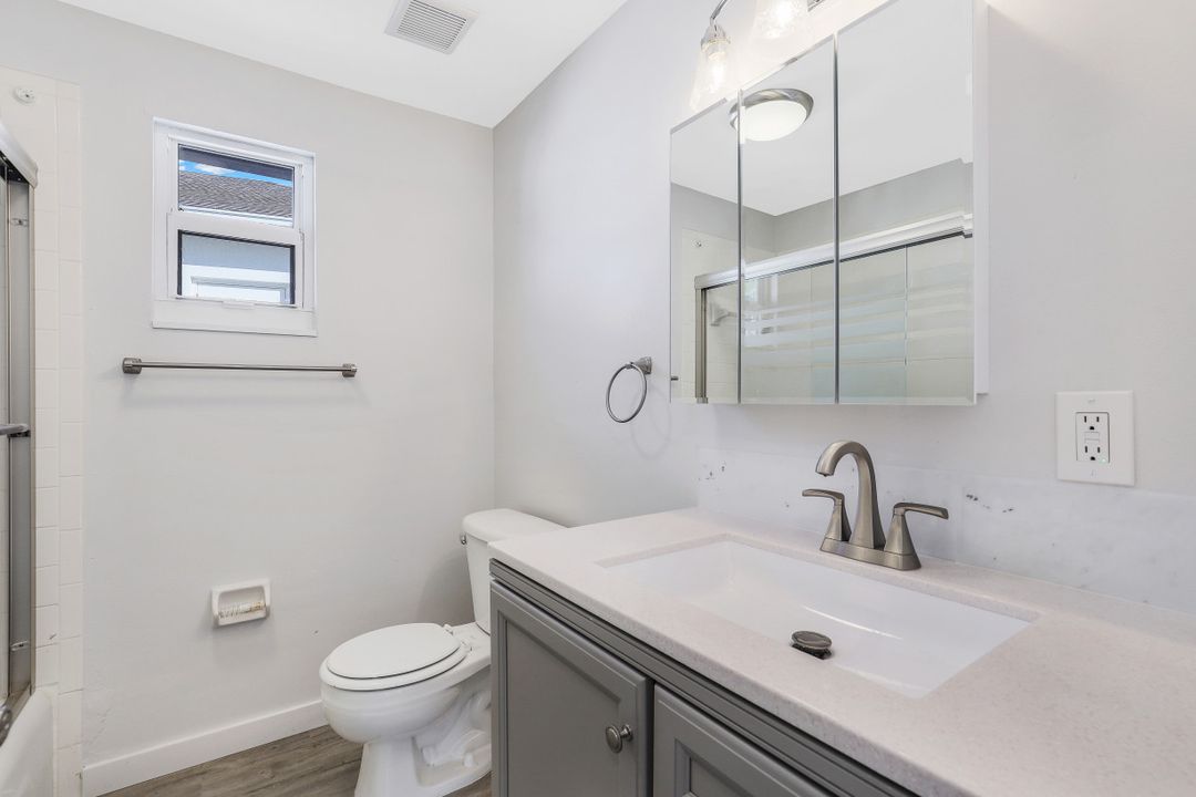 549 94th Ave N #B, Naples, FL 34108