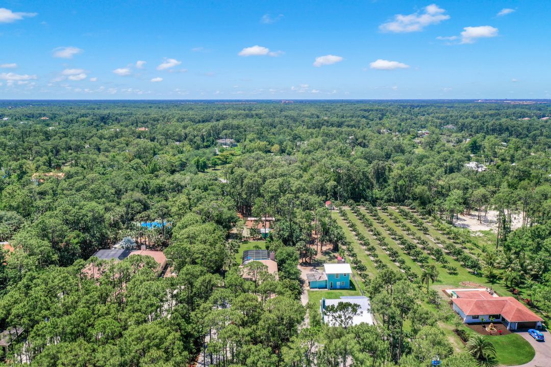 6060 Autumn Oaks Ln, Naples, FL 34119