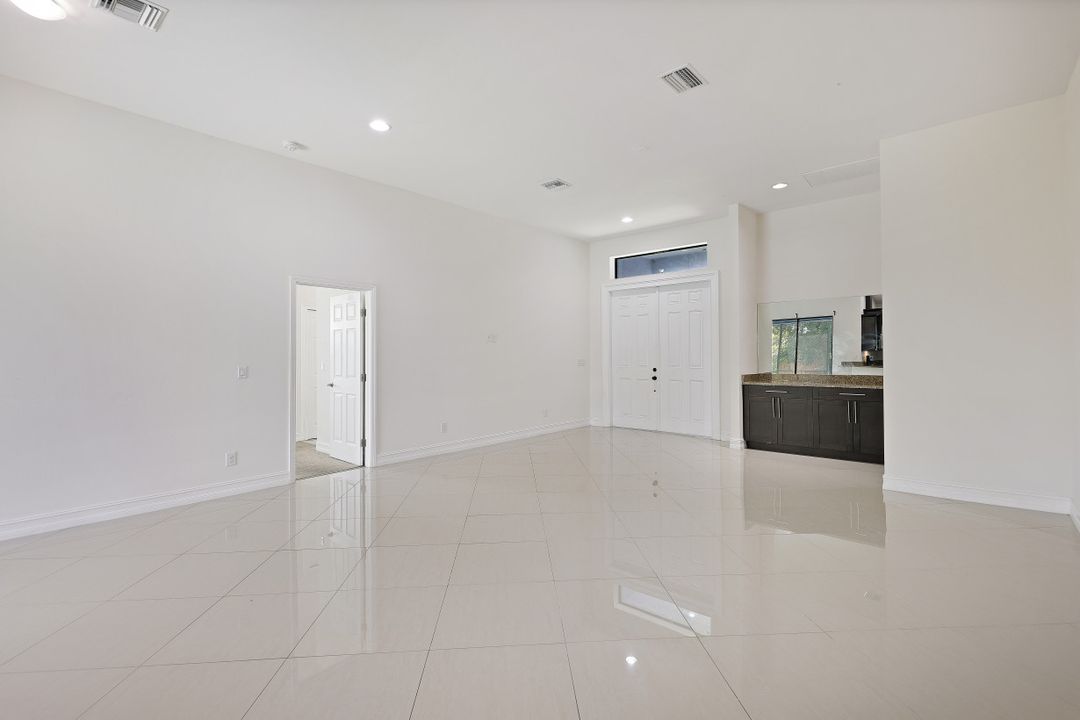 1011 NW 16th Pl, Cape Coral, FL 33993