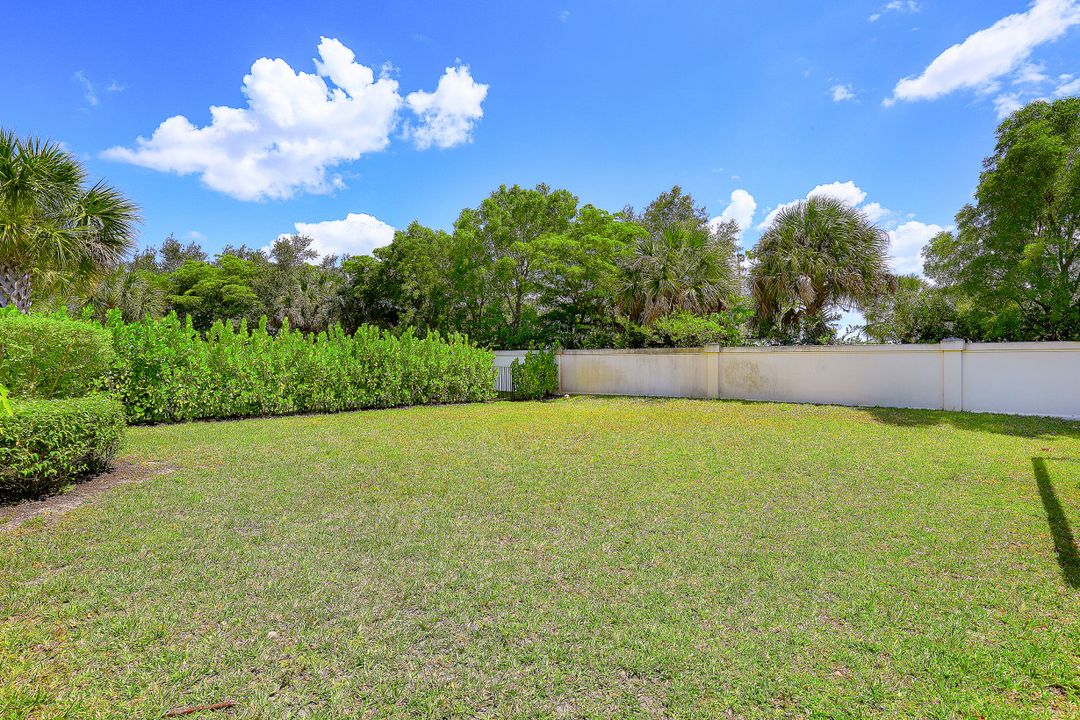 13484 Cambridge Ln, Naples, FL 34109