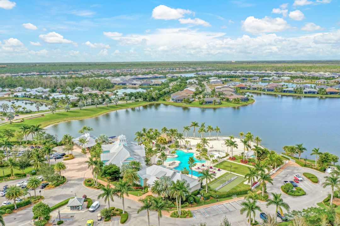 14708 Edgewater Cir, Naples, FL 34114