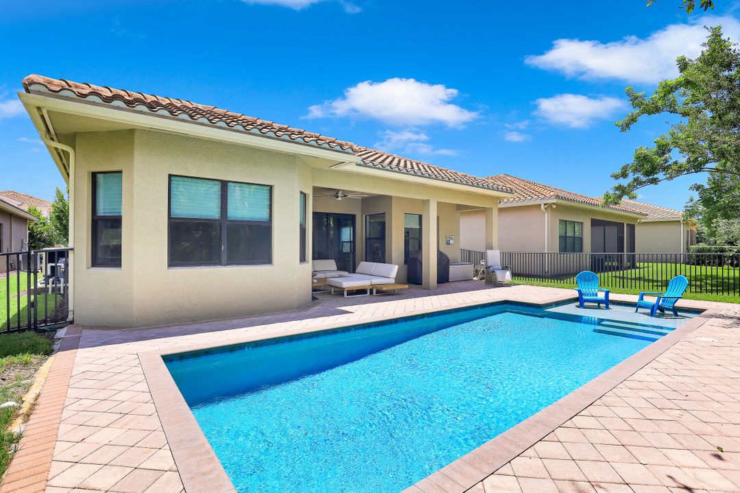 13824 Luna Dr, Naples, FL 34109