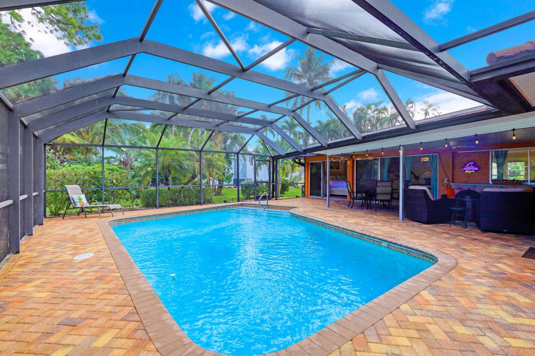 989 E Valley Dr, Bonita Springs, FL 34134