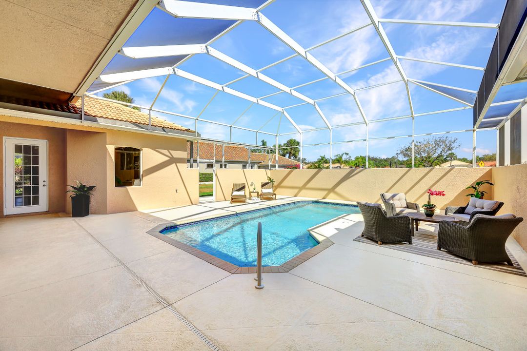 6104 Highwood Park Ln, Naples, FL 34110