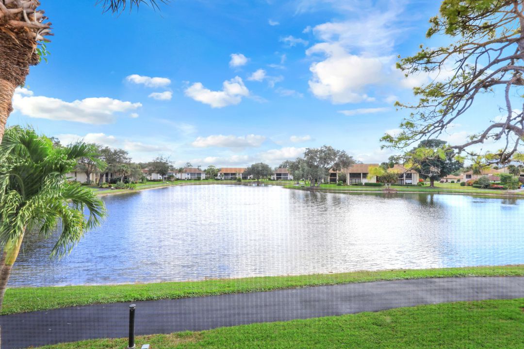 560 Retreat Dr #201, Naples, FL 34110