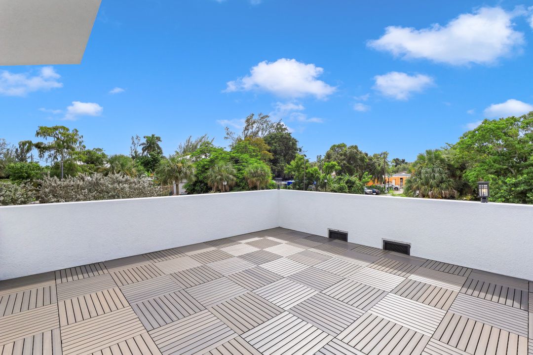 3013 Lunar St, Naples, FL 34112