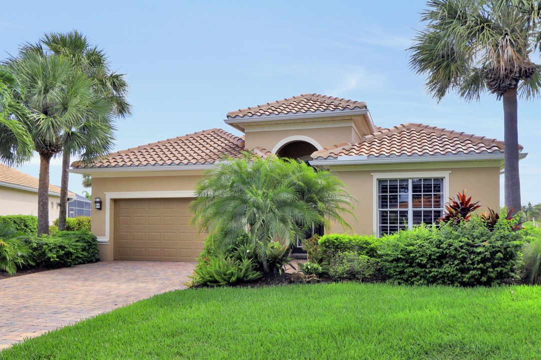 9131 Crystal Ct, Naples, FL 34120