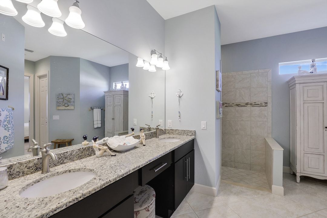 9091 Graphite Cir, Naples, FL 34120
