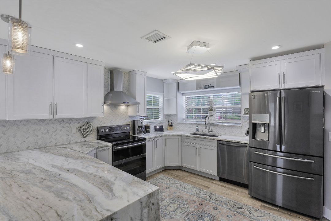 1320 Alcazar Ave, Fort Myers, FL 33901